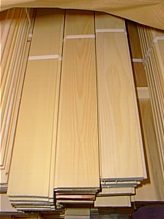 clear vertical grain