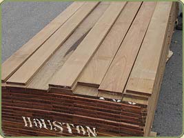 unit ready to ship of 1x6 clear ipe decking 